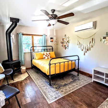The Bluebird'S Nest - Cabin With Fireplace